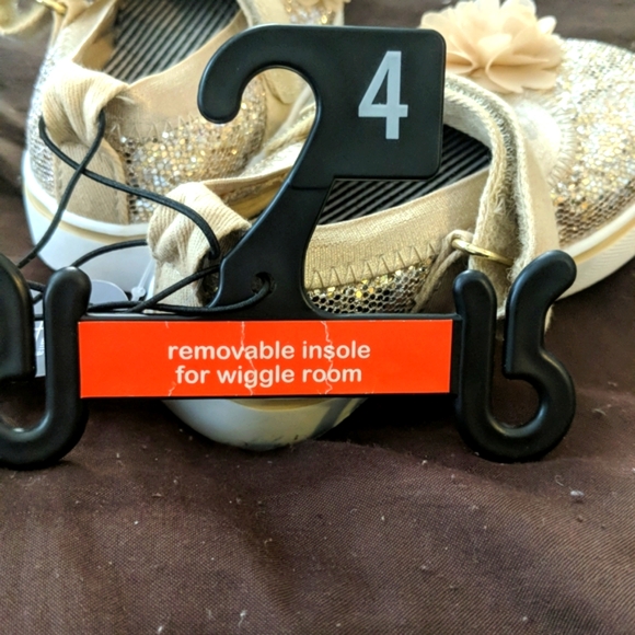 Wonder Nation Little Girl Gold Sequin Shoes - Picture 8 of 8